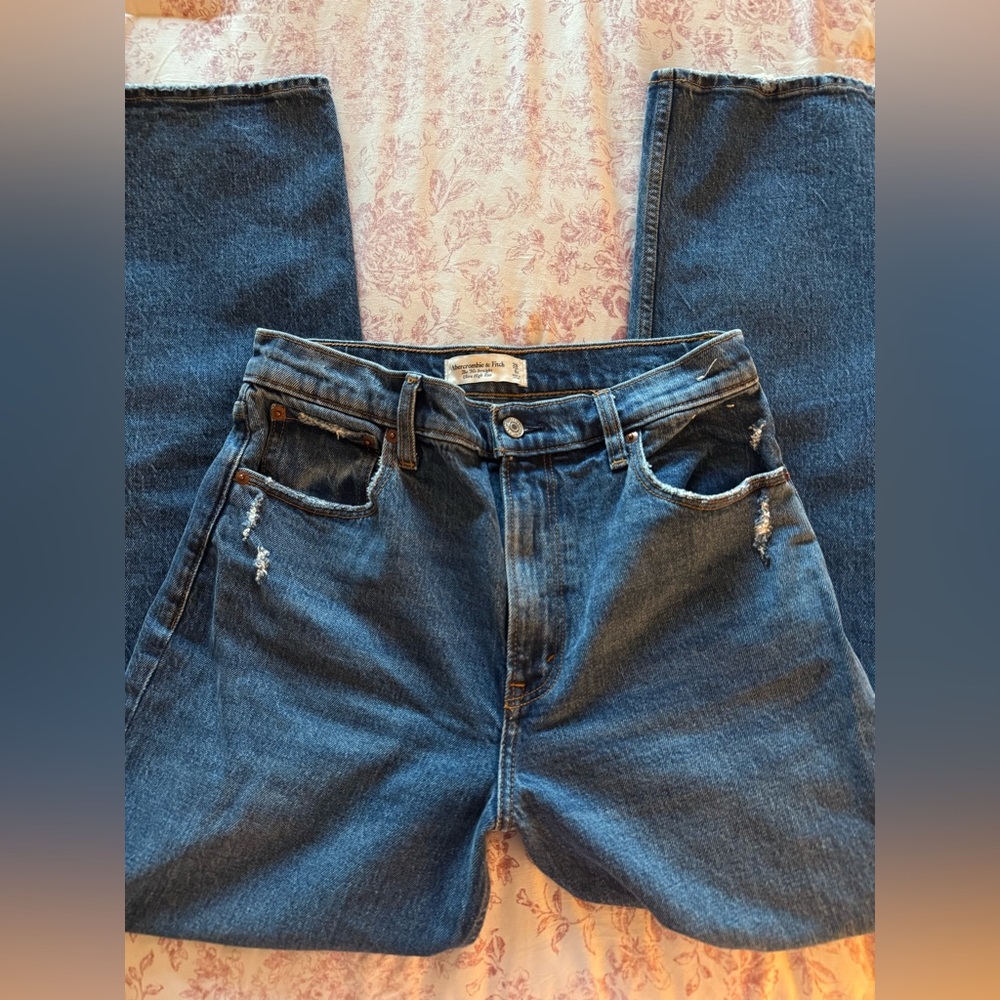 Abercrombie 90’s Ultra High Rise Straight Jeans Size 28